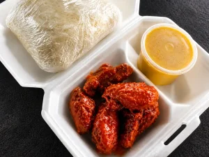 4 crispy chicken wings served with butter chicken gravy from Mama's Wings
