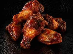 6 crispy chicken wings with your choice of flavour from Mama's Wings