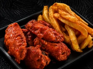 6 crispy chicken wings served with hand-cut chips | Mama's Wings